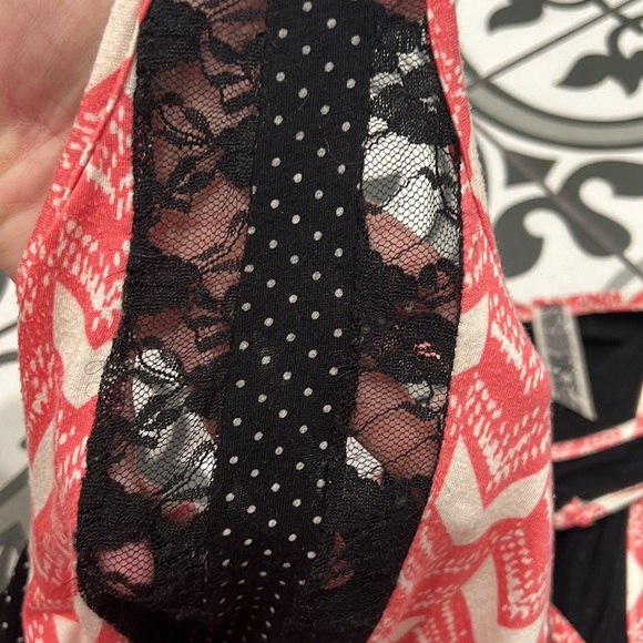 BKE Size small sleeveless top - Picture 4 of 4